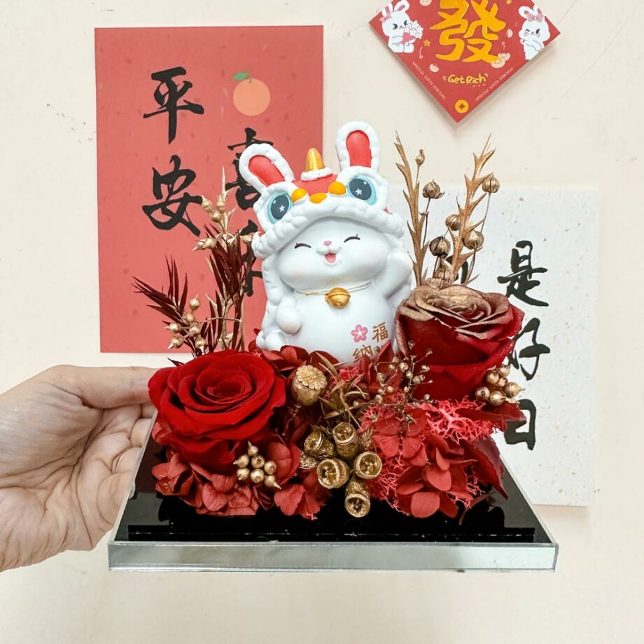Preserved Roses and Hydrangea Flowers Table Decor - Good Luck 纳福 Bunny