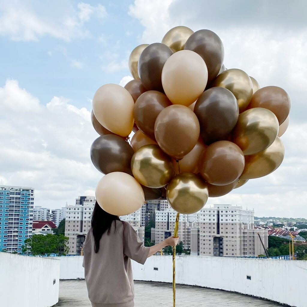 '''Helium Balloons Bouquet'' Fashion Mocha Brown, Fashion Chocolate
