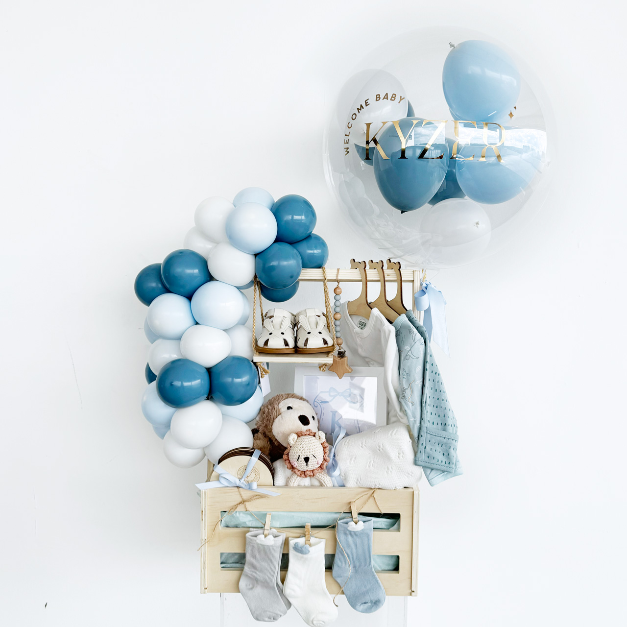 [Newborn Baby Gifts Hamper with Balloon garland Personalised
